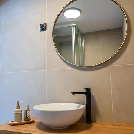 Cool Attic Marina In The Heart Of سبليت