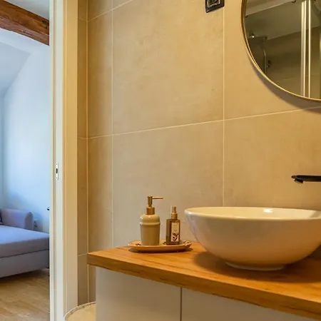 Cool Attic Marina In The Heart Of Apartment Split