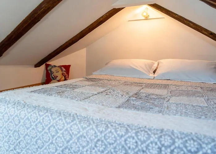 Cool Attic Marina In The Heart Of Appartement